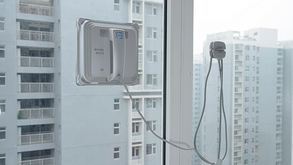 日常保潔擦玻璃用機(jī)器人真的能替代小時(shí)工嗎